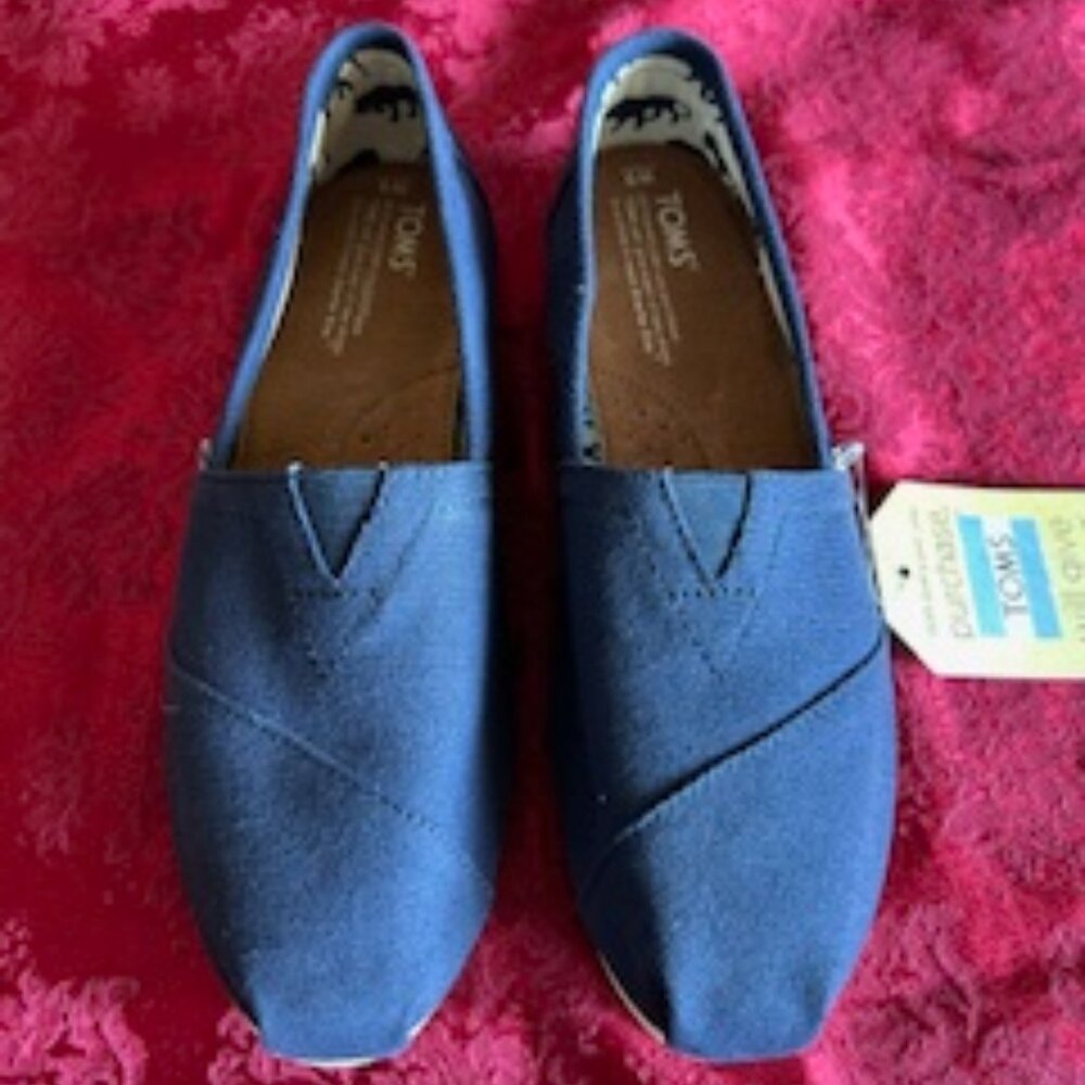 TOMS Women’s Navy Canvas Classic Slip On